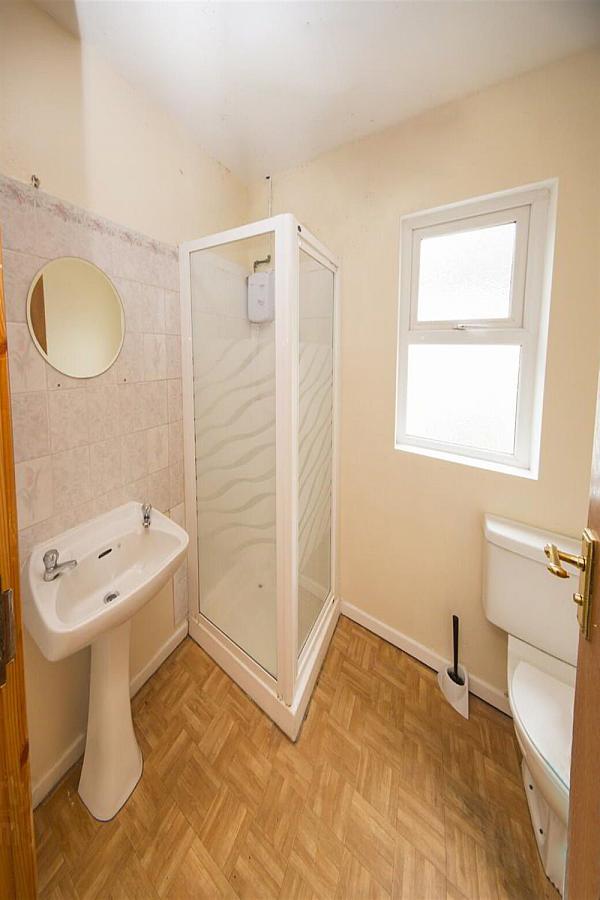 Room 6, 32 Wellesley Avenue
