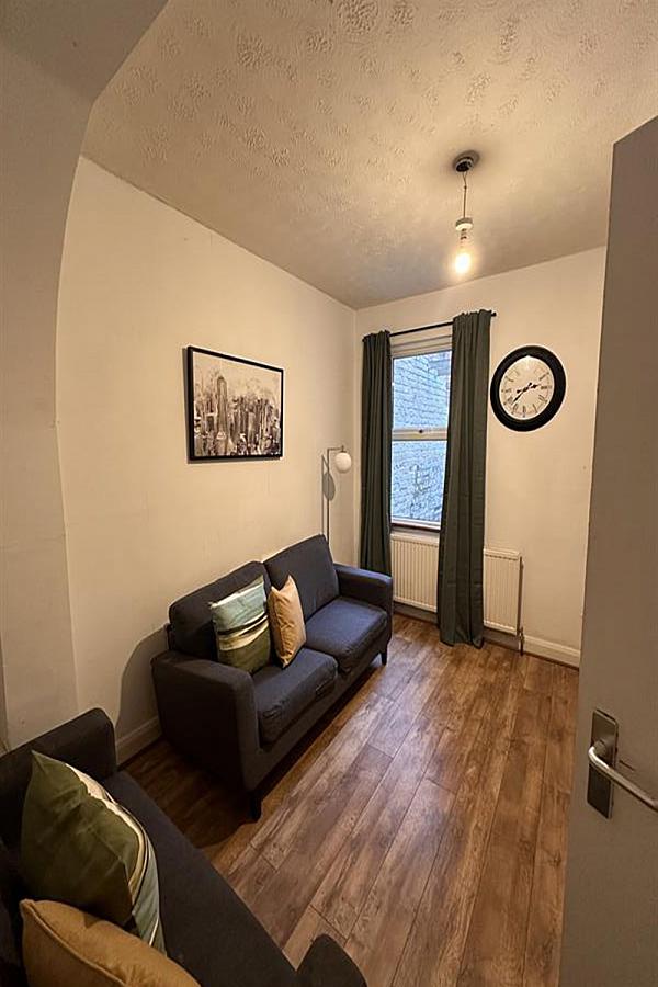 Room 4, 33 Farnham Street