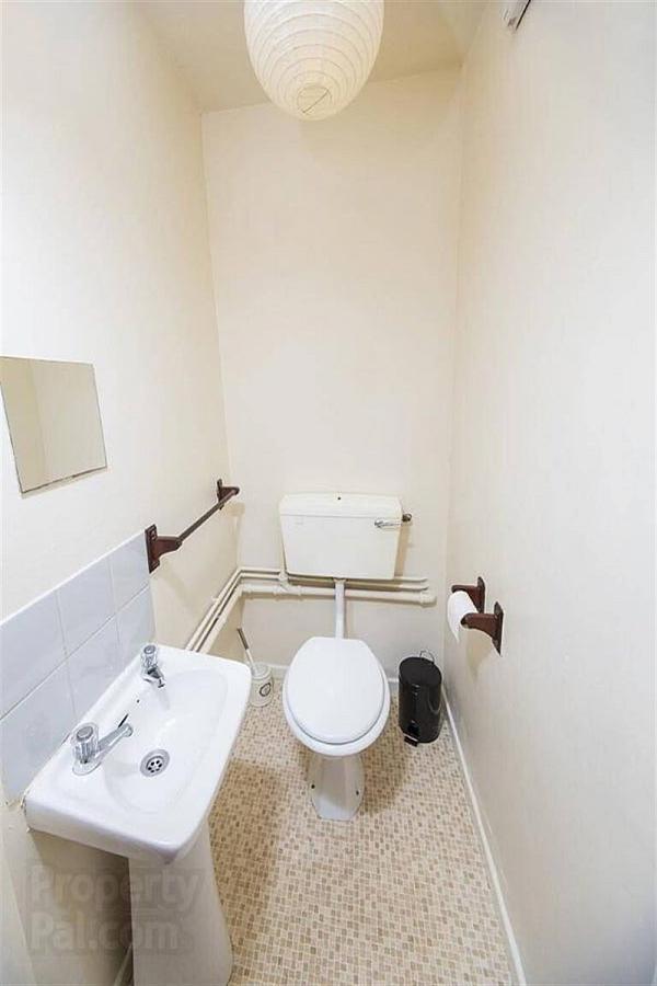 Room 3, 2 Belgravia Avenue