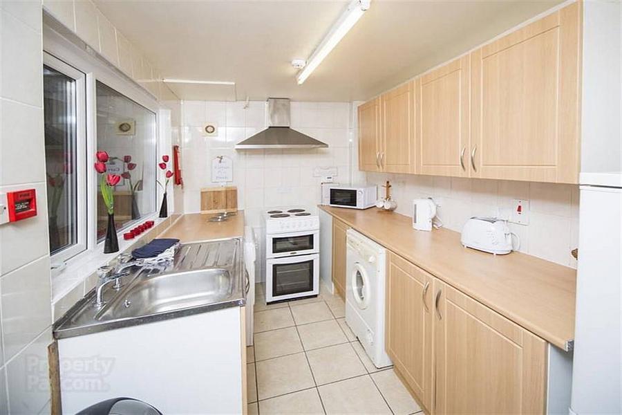 Room 3, 2 Belgravia Avenue