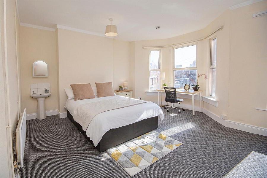 Room 4, 96 Cromwell Road