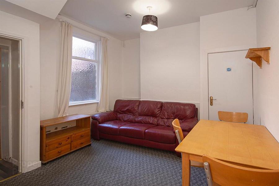 Room 4, 96 Cromwell Road