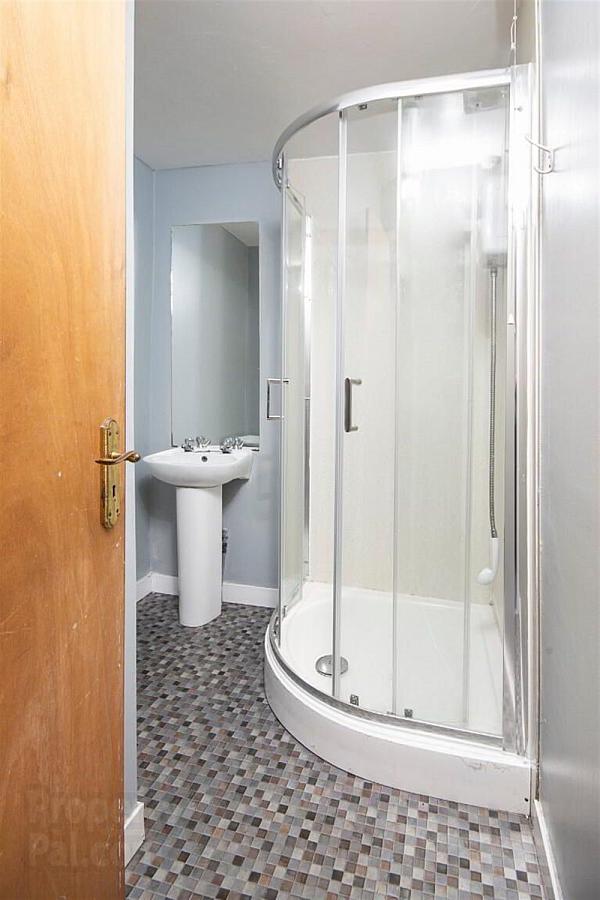 Room 4, 96 Cromwell Road