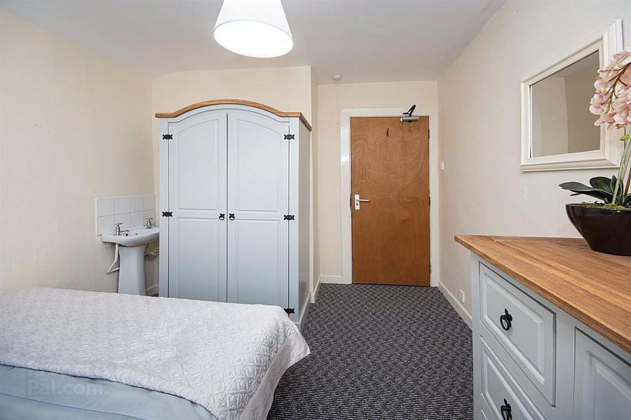 Room 5, 96 Cromwell Road