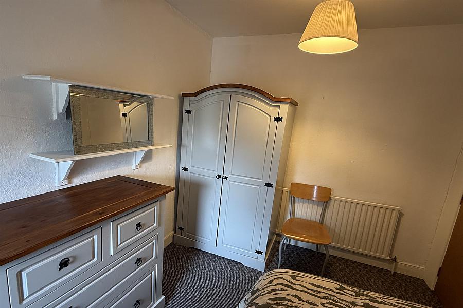 Room 6, 96 Cromwell Road