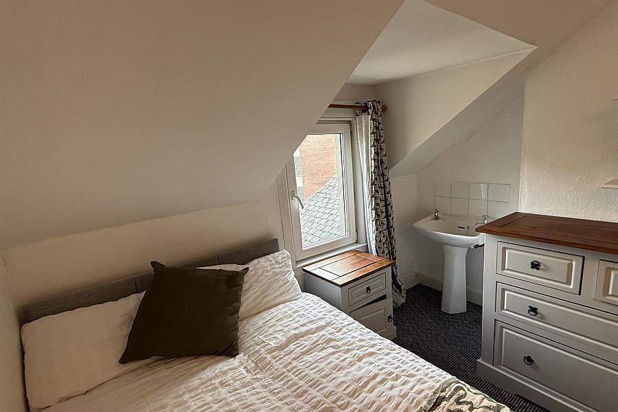 Room 6, 96 Cromwell Road