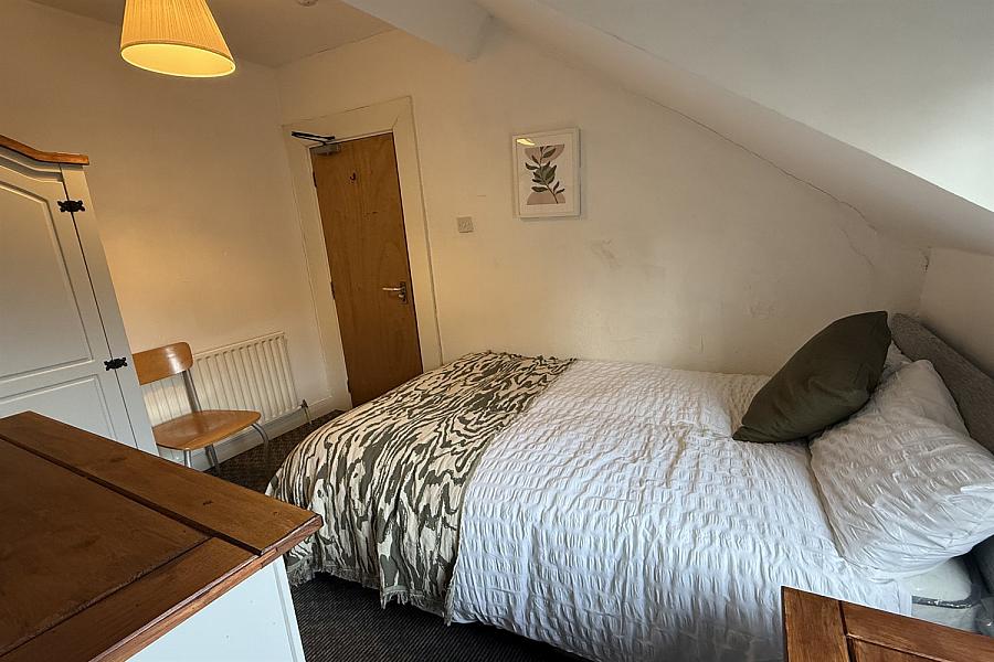 Room 6, 96 Cromwell Road