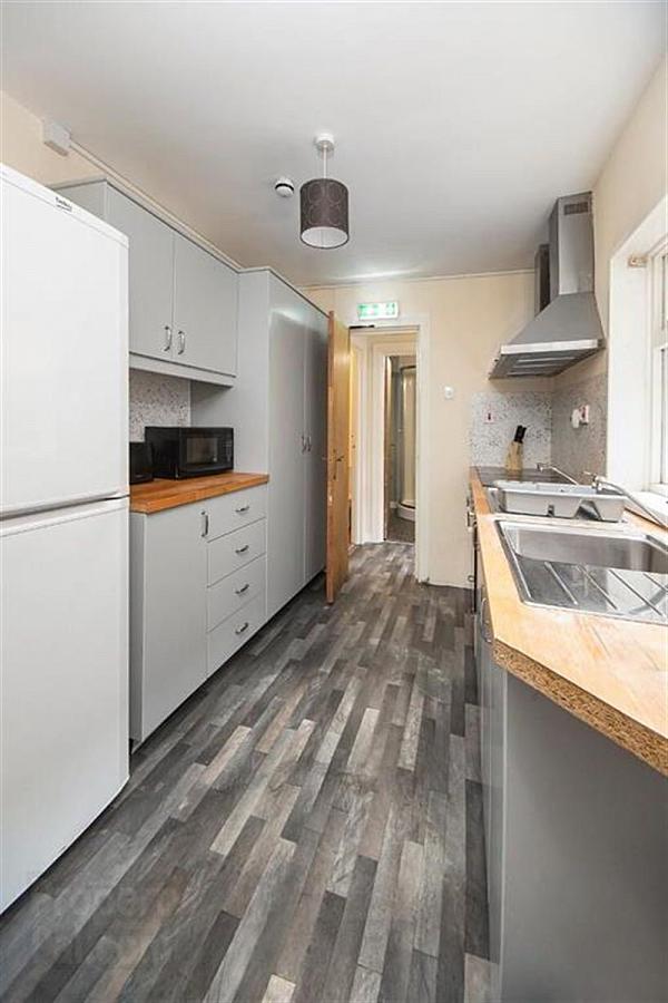Room 6, 96 Cromwell Road