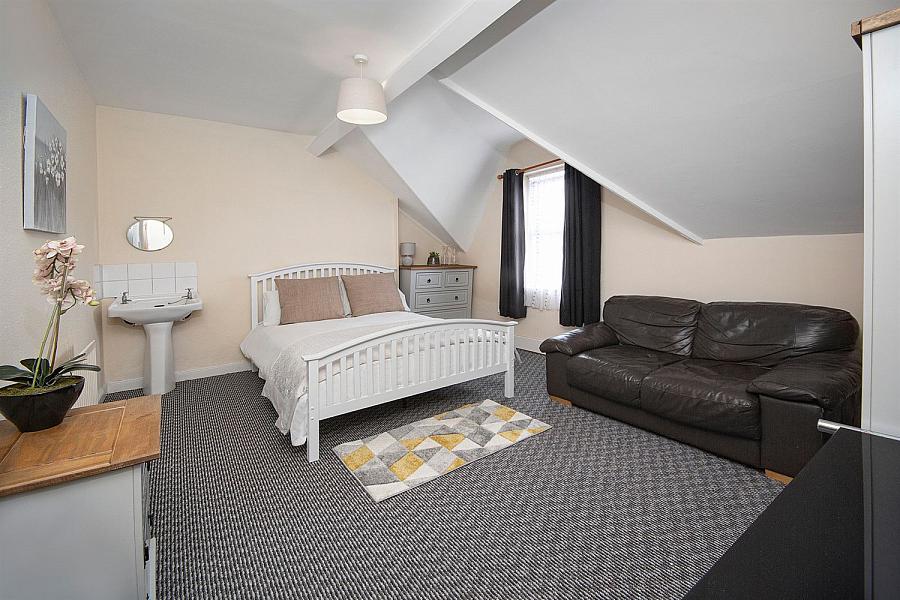 Room 7, 96 Cromwell Road