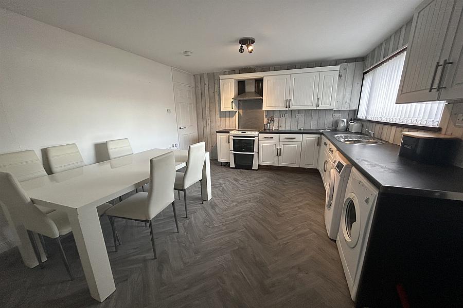 Room 1, 10 Hollyvale