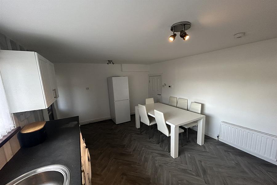 Room 1, 10 Hollyvale