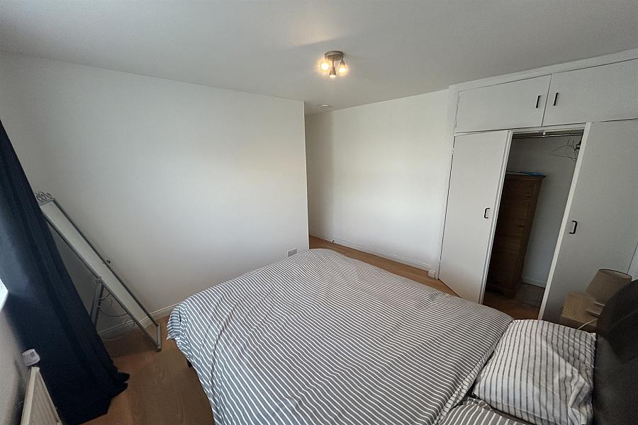 Room 1, 10 Hollyvale