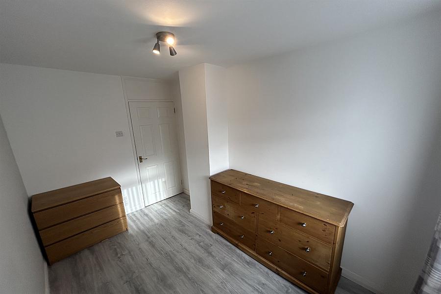 Room 1, 10 Hollyvale