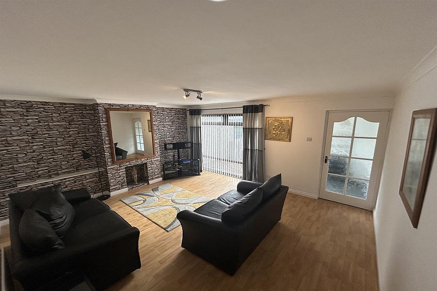 Room 1, 10 Hollyvale