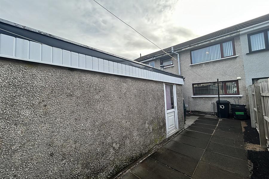 Room 1, 10 Hollyvale