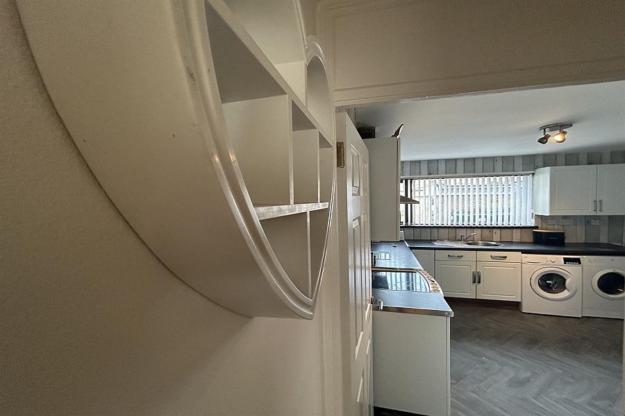 Room 1, 10 Hollyvale