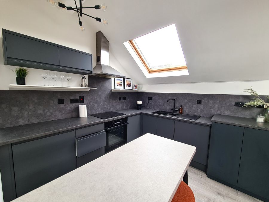 Apt 5 81 Eglinton Street