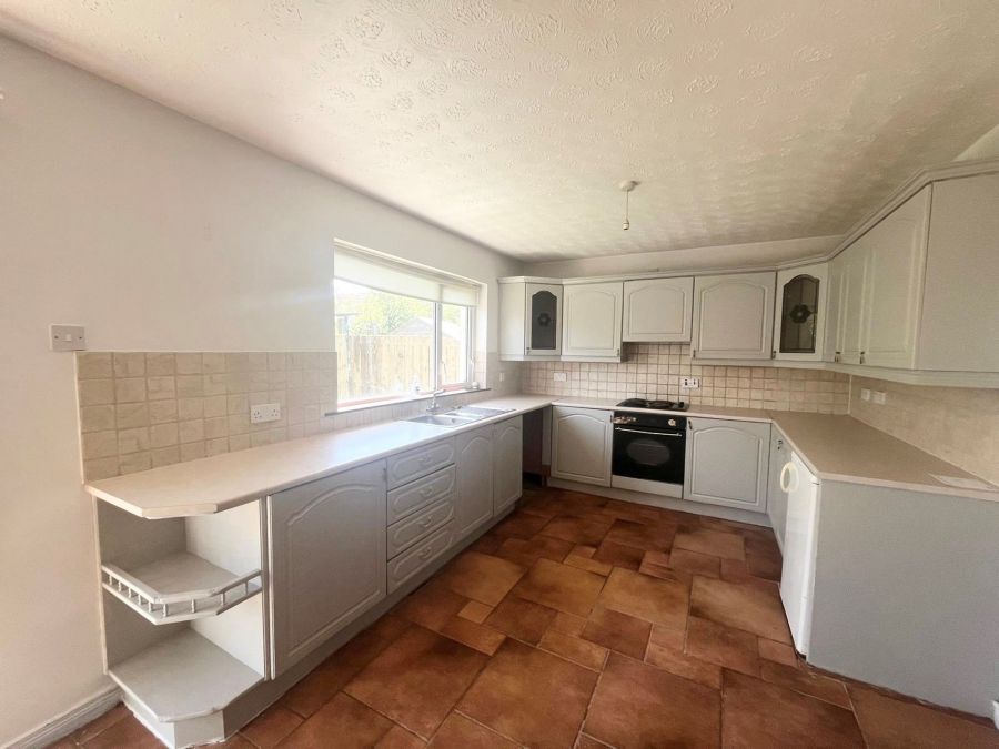 12 Magheramenagh Park