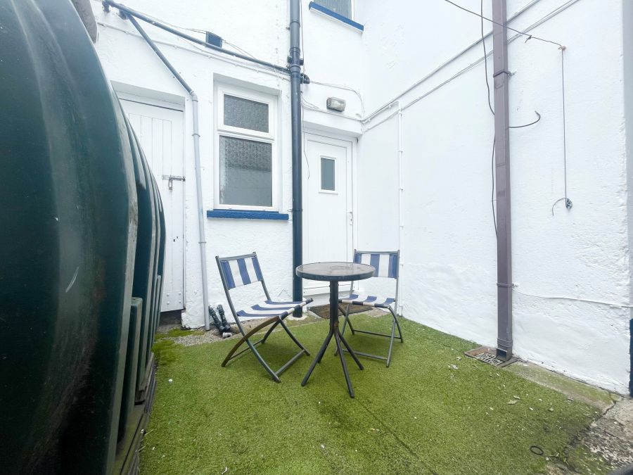 22 Eglinton Lane