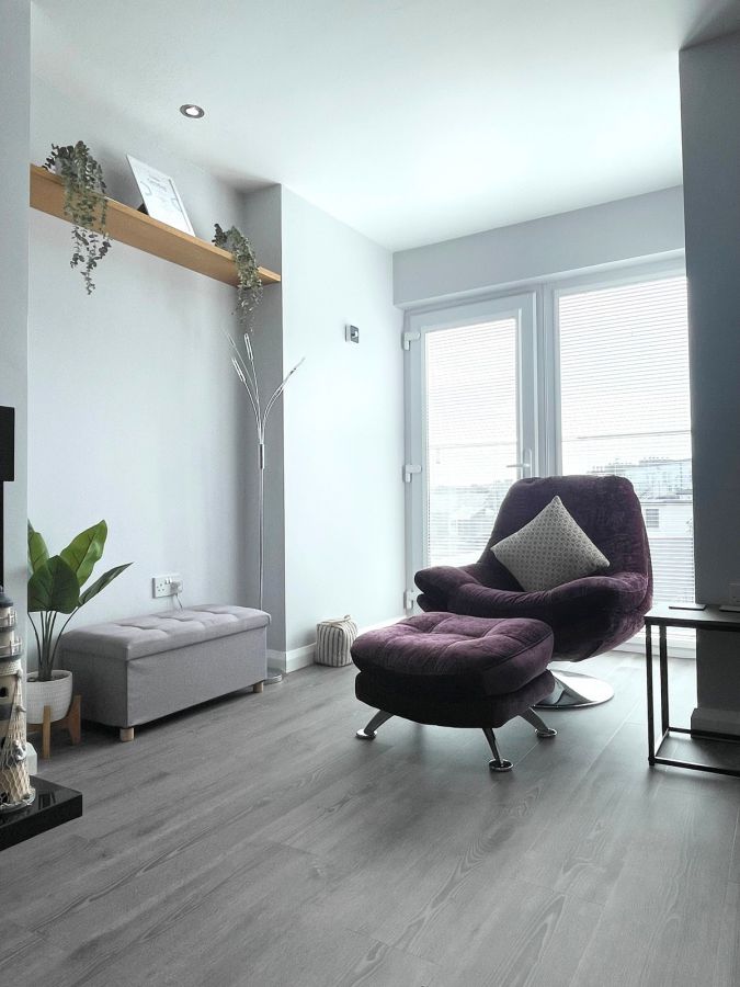 Apt 18 Peninsula Apartments