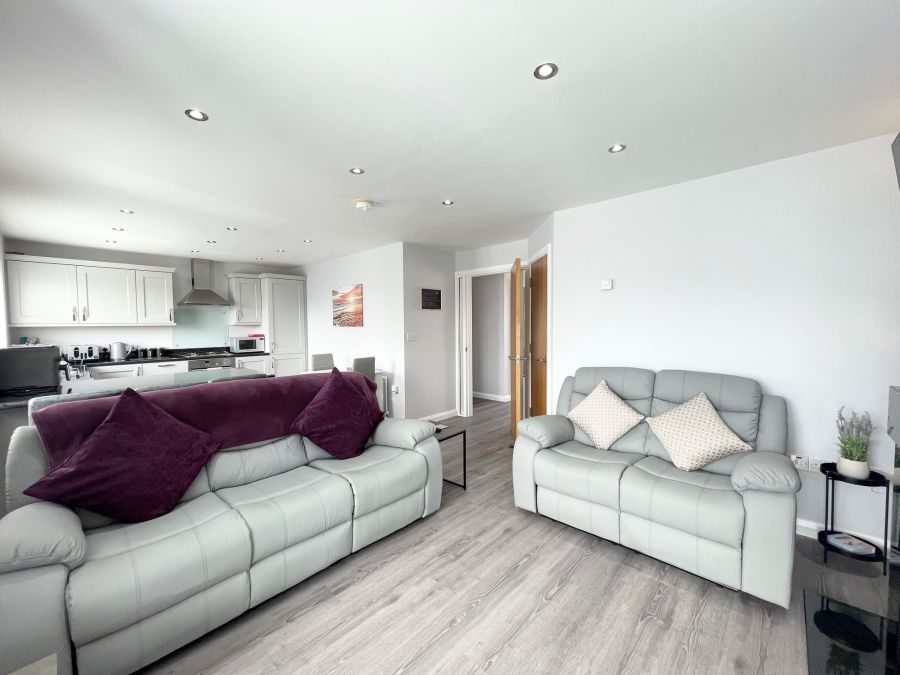 Apt 18 Peninsula Apartments