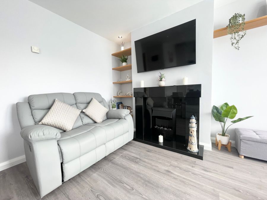 Apt 18 Peninsula Apartments