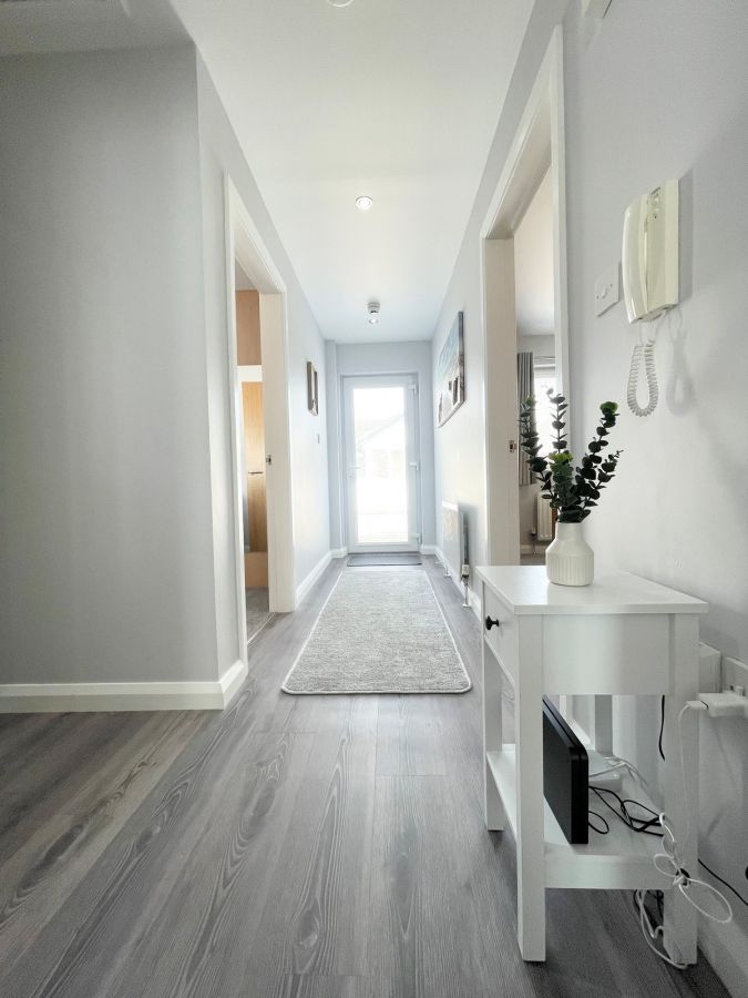 Apt 18 Peninsula Apartments