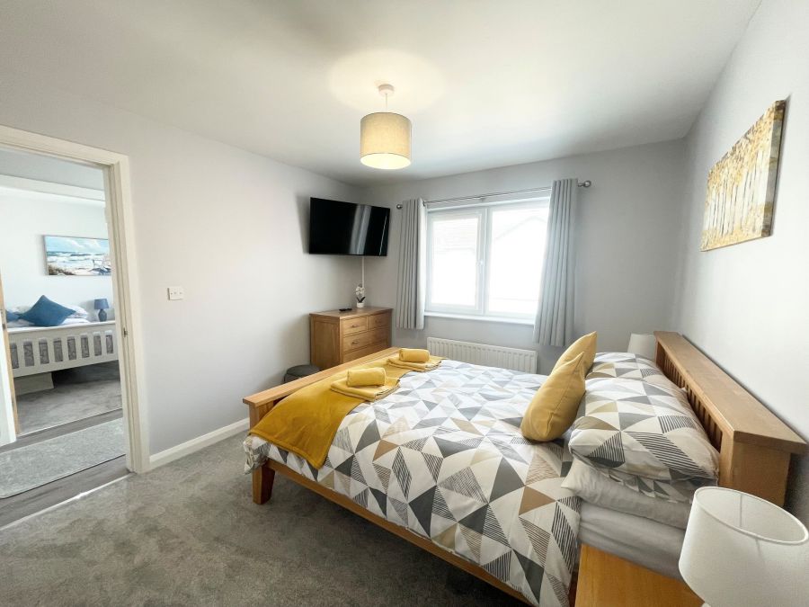 Apt 18 Peninsula Apartments