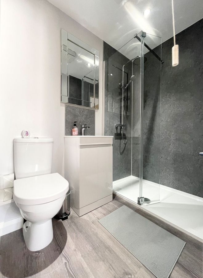 Apt 18 Peninsula Apartments