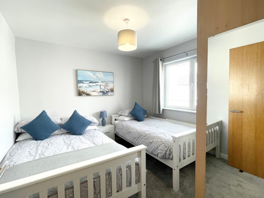 Apt 18 Peninsula Apartments