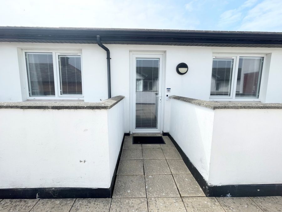 Apt 18 Peninsula Apartments