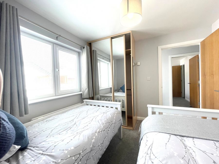 Apt 18 Peninsula Apartments