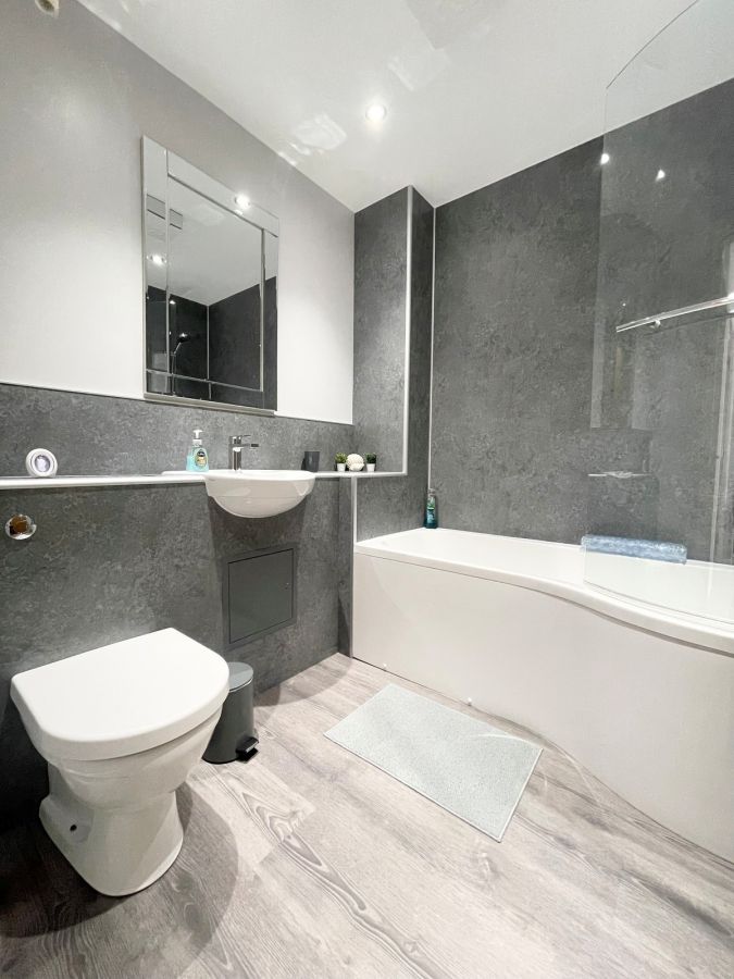 Apt 18 Peninsula Apartments