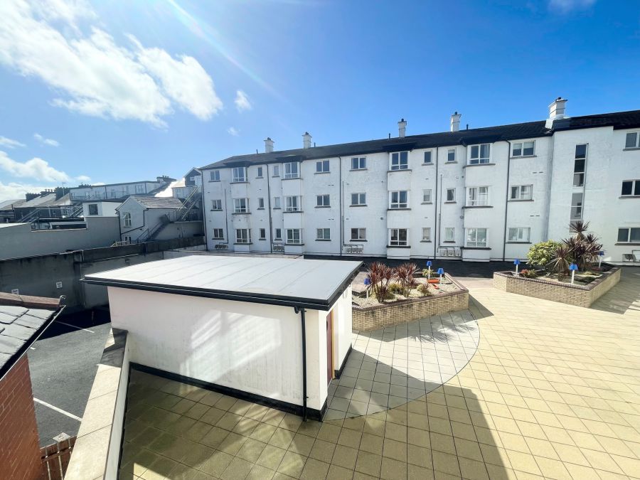 Apt 18 Peninsula Apartments