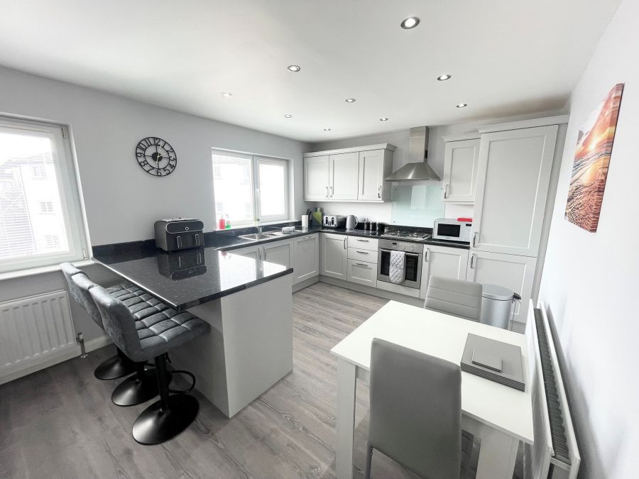 Apt 18 Peninsula Apartments