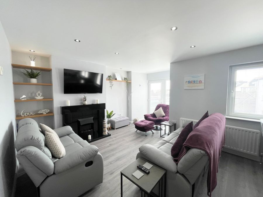 Apt 18 Peninsula Apartments