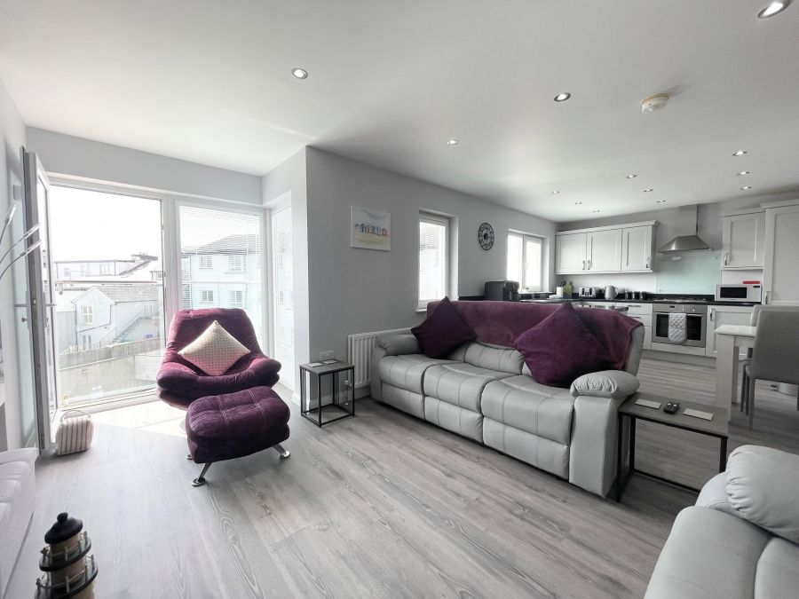 Apt 18 Peninsula Apartments