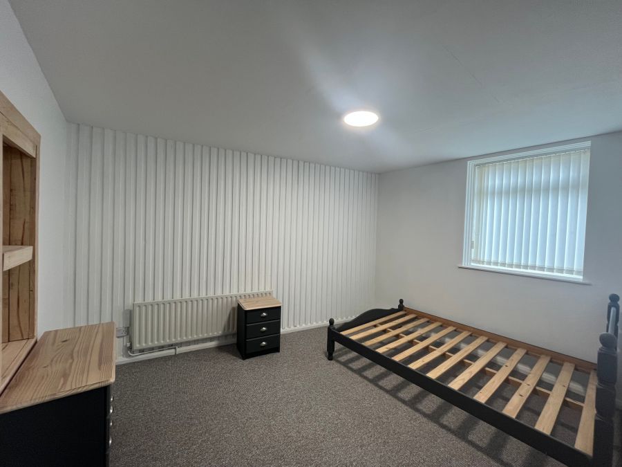 Apt 2 30 Eglinton Street