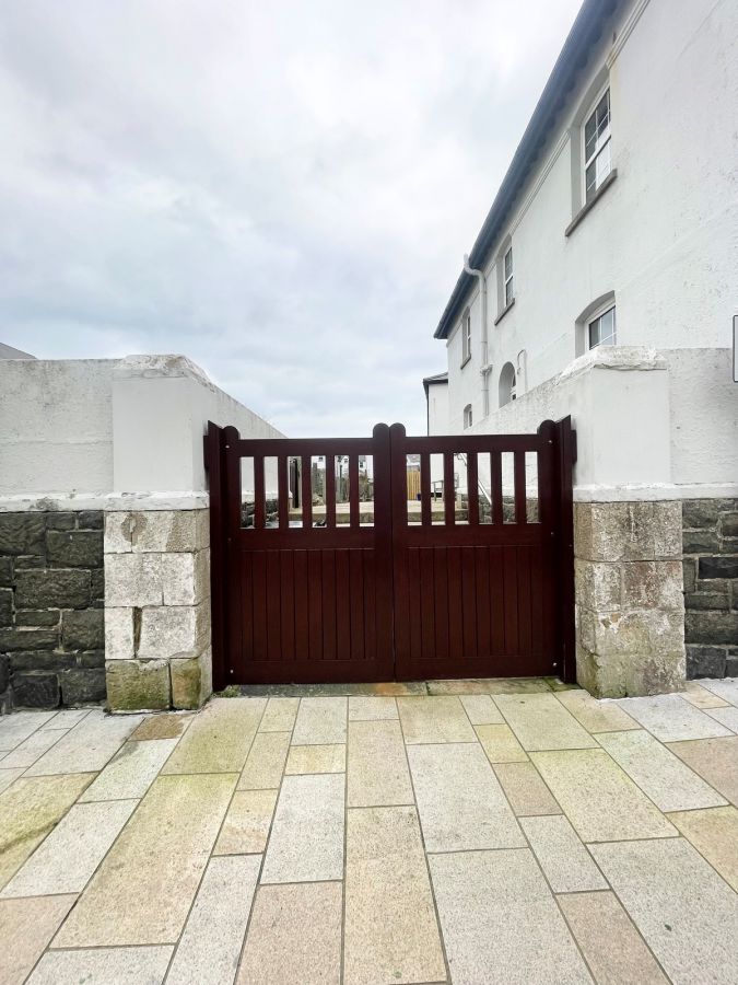 2 Coastguard Cottages