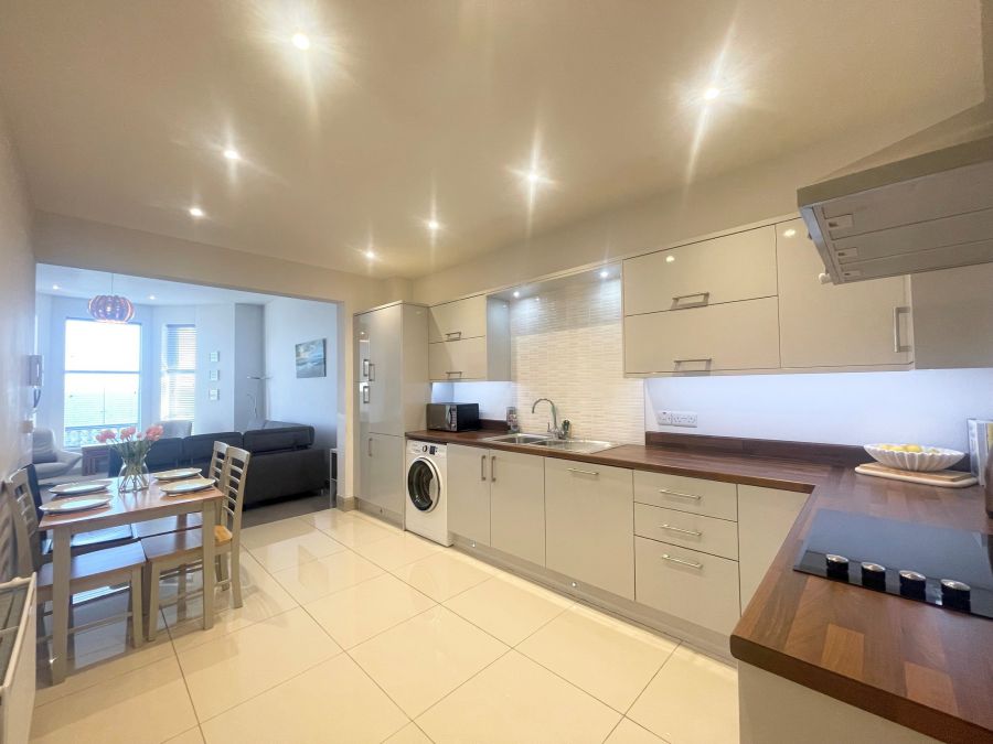 Apt 1, 19 Lansdowne Crescent