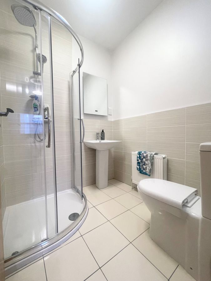 Apt 1, 19 Lansdowne Crescent