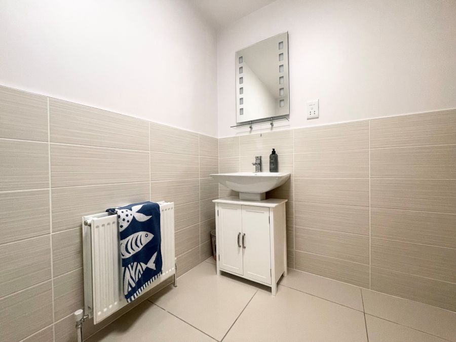 Apt 1, 19 Lansdowne Crescent