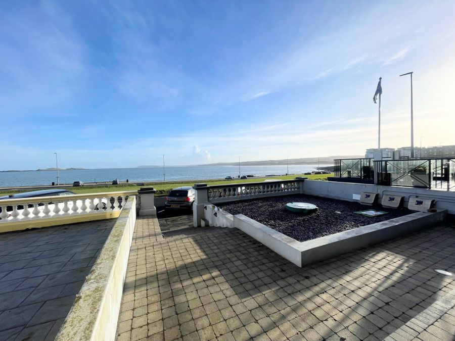 Apt 1, 19 Lansdowne Crescent