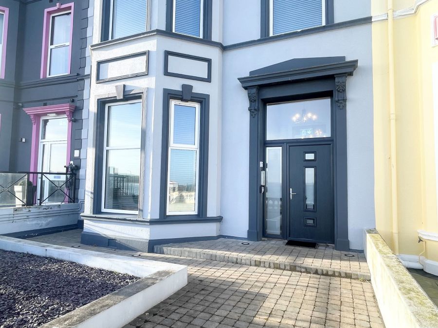 Apt 1, 19 Lansdowne Crescent