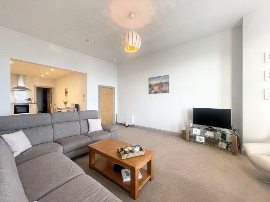 Apt 1, 19 Lansdowne Crescent