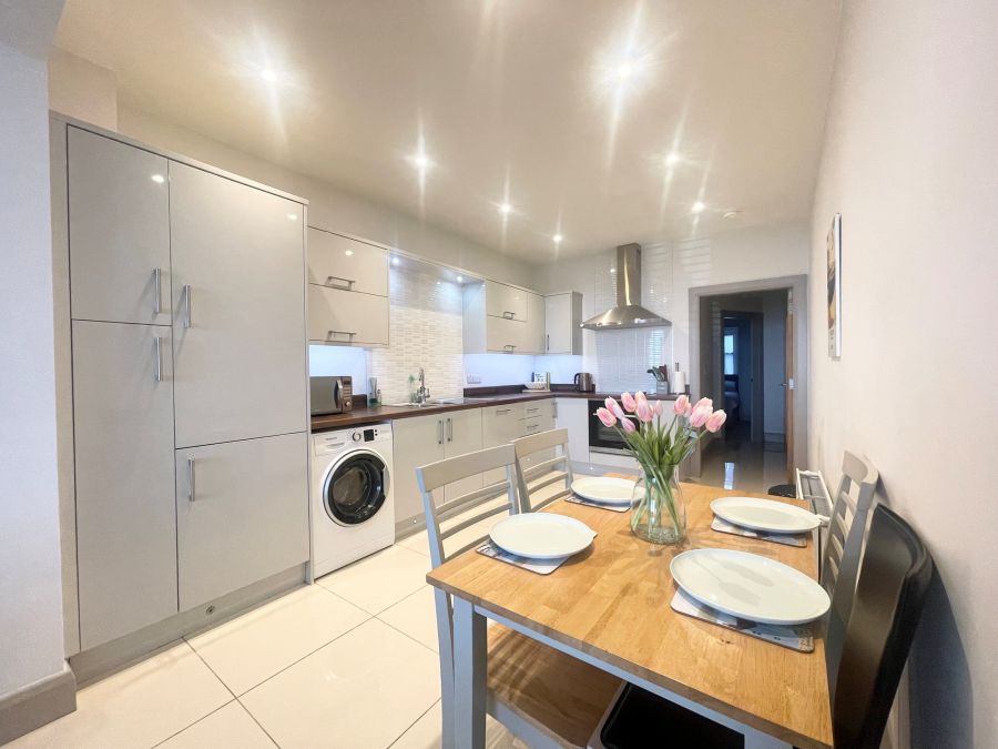 Apt 1, 19 Lansdowne Crescent