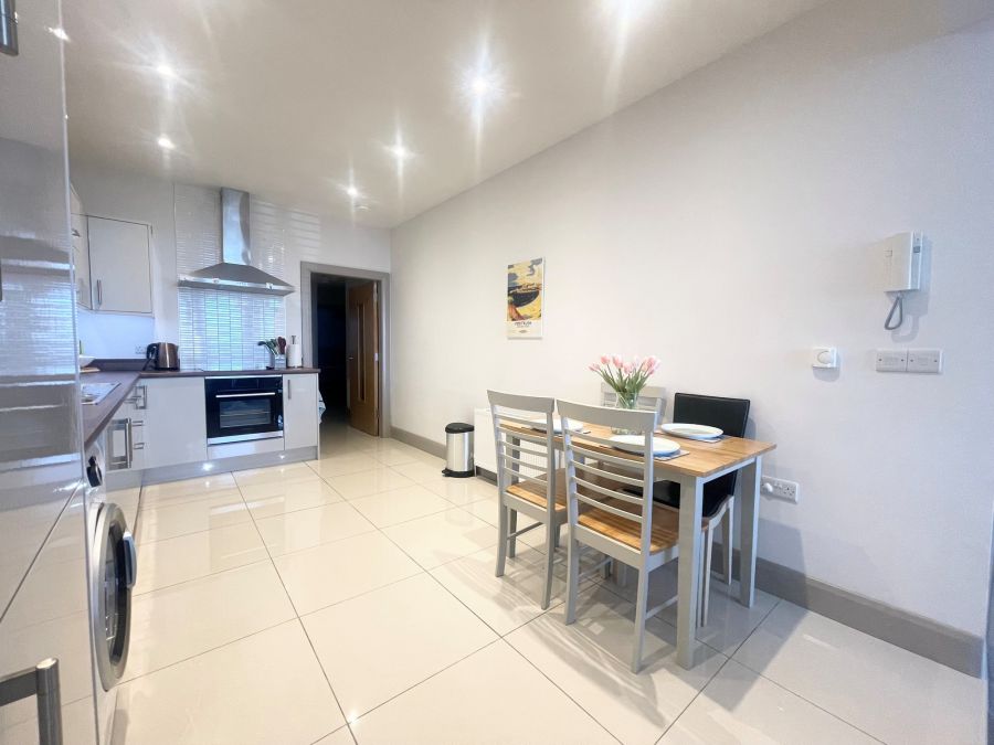 Apt 1, 19 Lansdowne Crescent