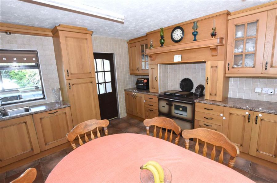 House & over 3 acres of land, 47 Tullygarvan Road