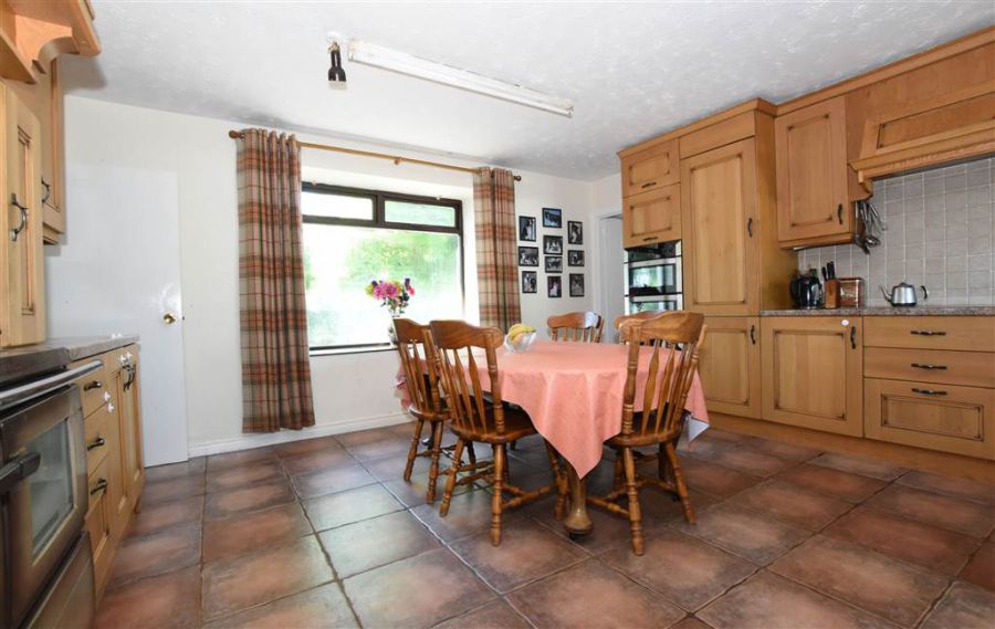House & over 3 acres of land, 47 Tullygarvan Road