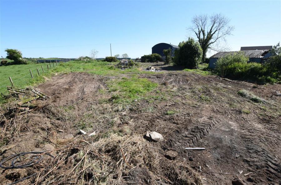 House & over 3 acres of land, 47 Tullygarvan Road